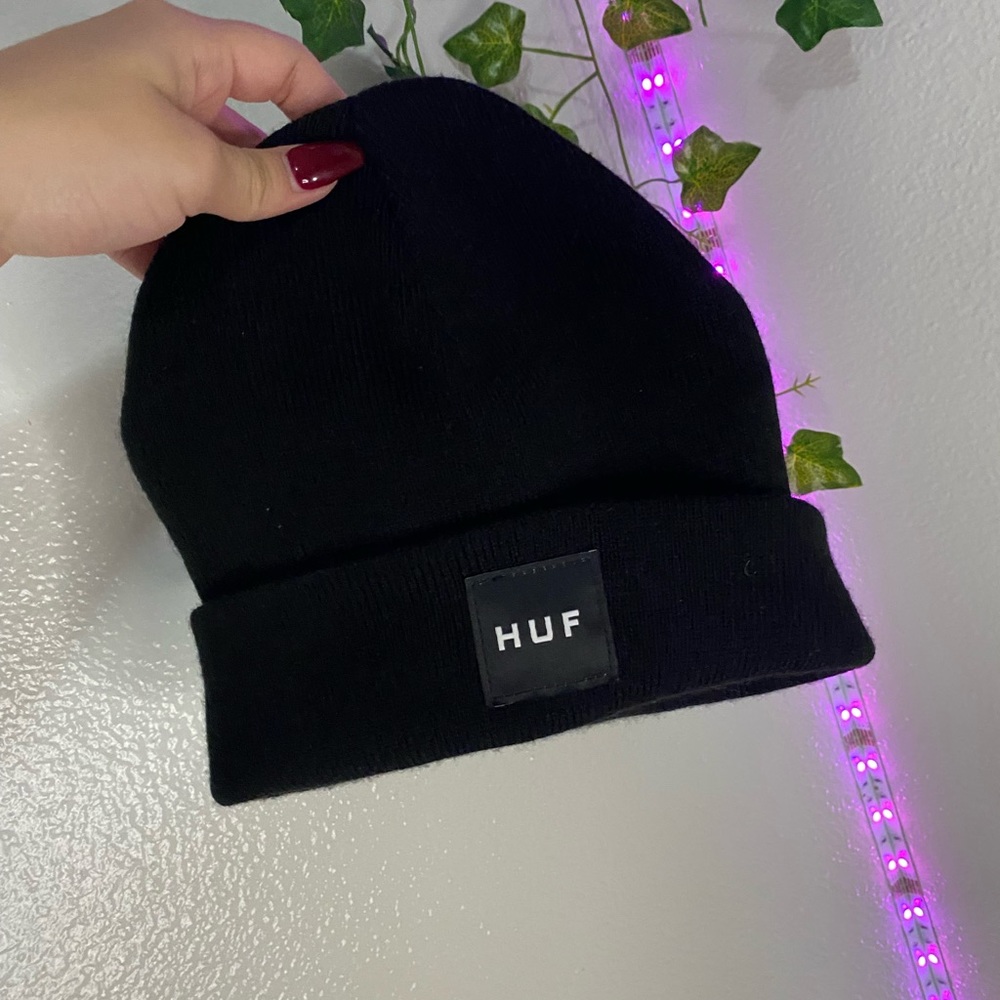HUF Black Beanie for Stylish Winter Warmth -NEVER WORN